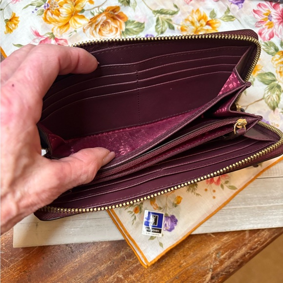 Kate Spade Laurel Way Stacy Wallet in Deep Plum. Beautiful saffiano leather - Picture 13 of 13